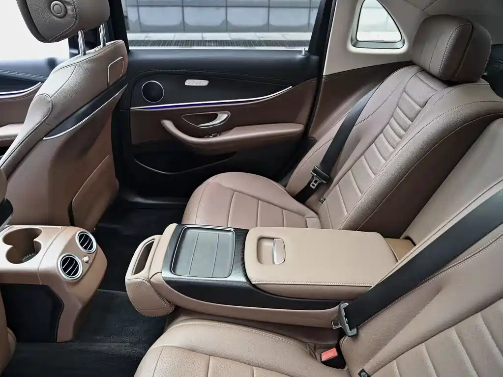 Mercedes-Benz E-Class 2020 — фото 11