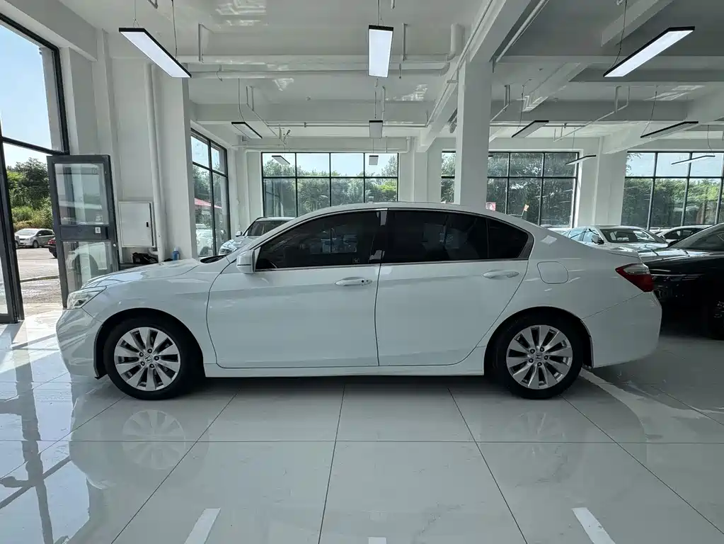 Honda Accord 2015 — фото 4