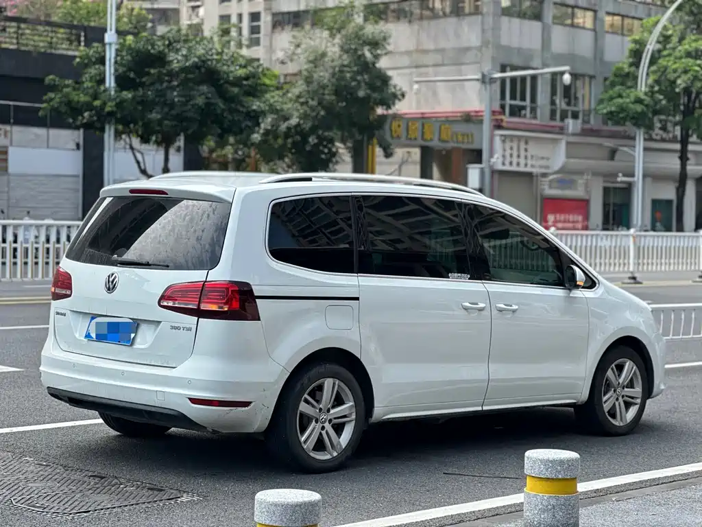 Volkswagen Sharan 2017 — фото 9