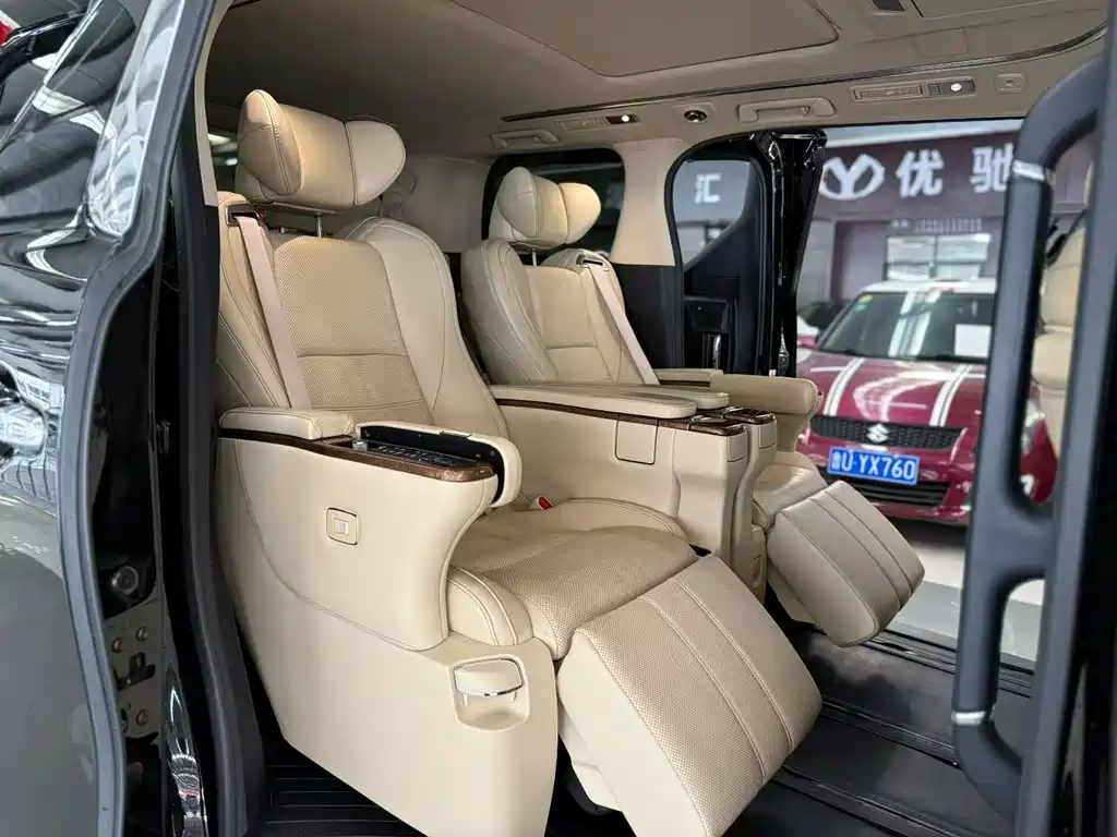 Toyota Alphard 2017 — фото 6