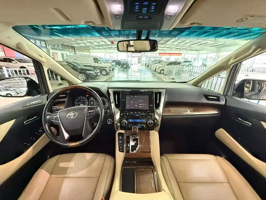 Toyota Alphard 2017 — фото 4