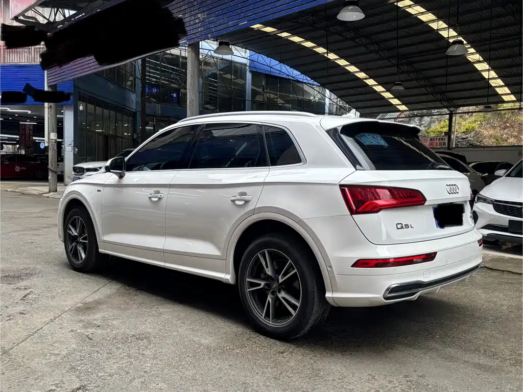 Audi Q5L 2020 — фото 12