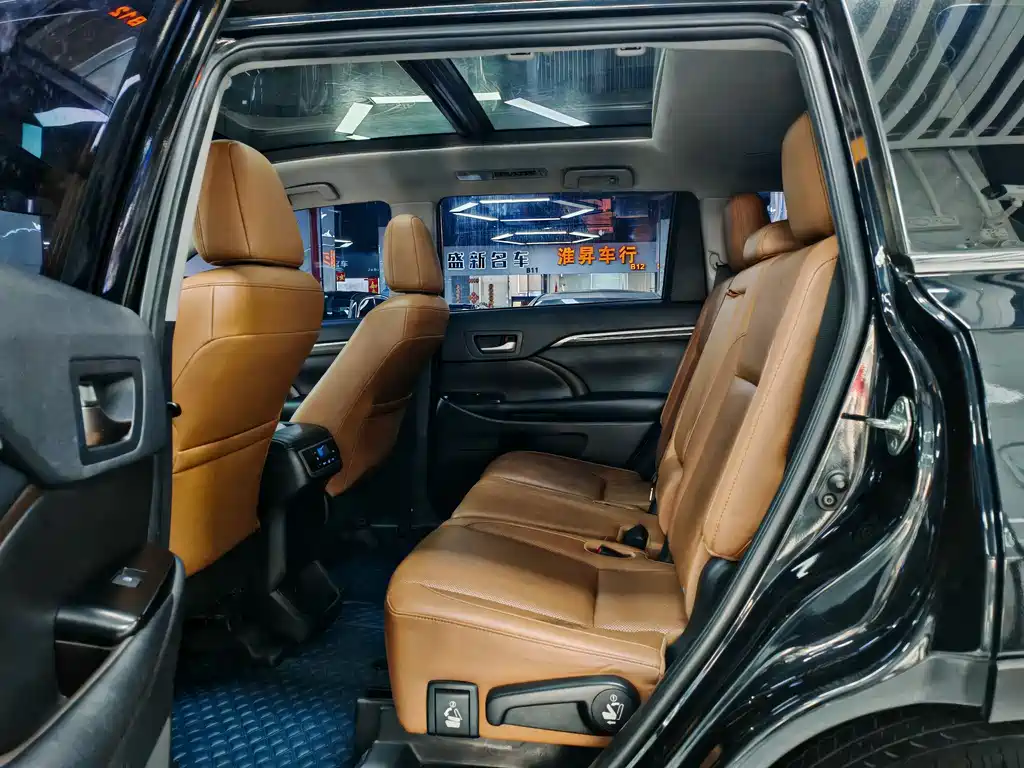 Toyota Highlander 2020 — фото 10