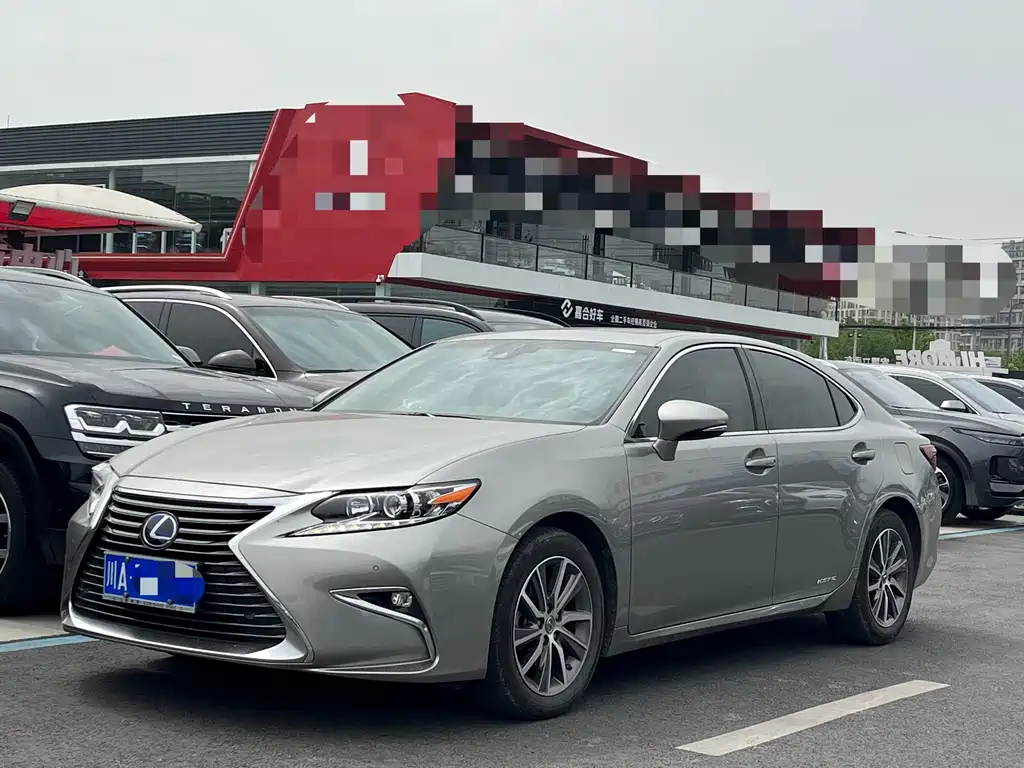 Lexus ES 2017 — фото 1