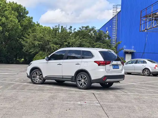 Mitsubishi Outlander 2016