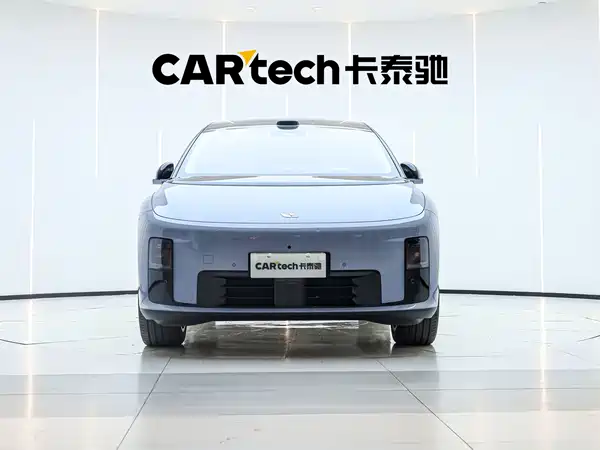 Li Auto i8 2025