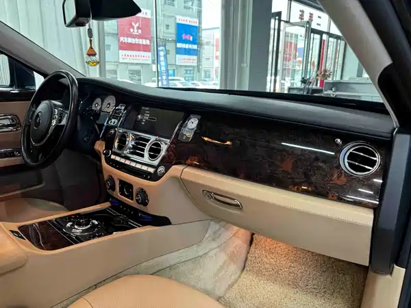 Rolls-Royce Ghost 2011