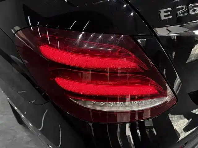 Mercedes-Benz E-Class 2020 — фото 16