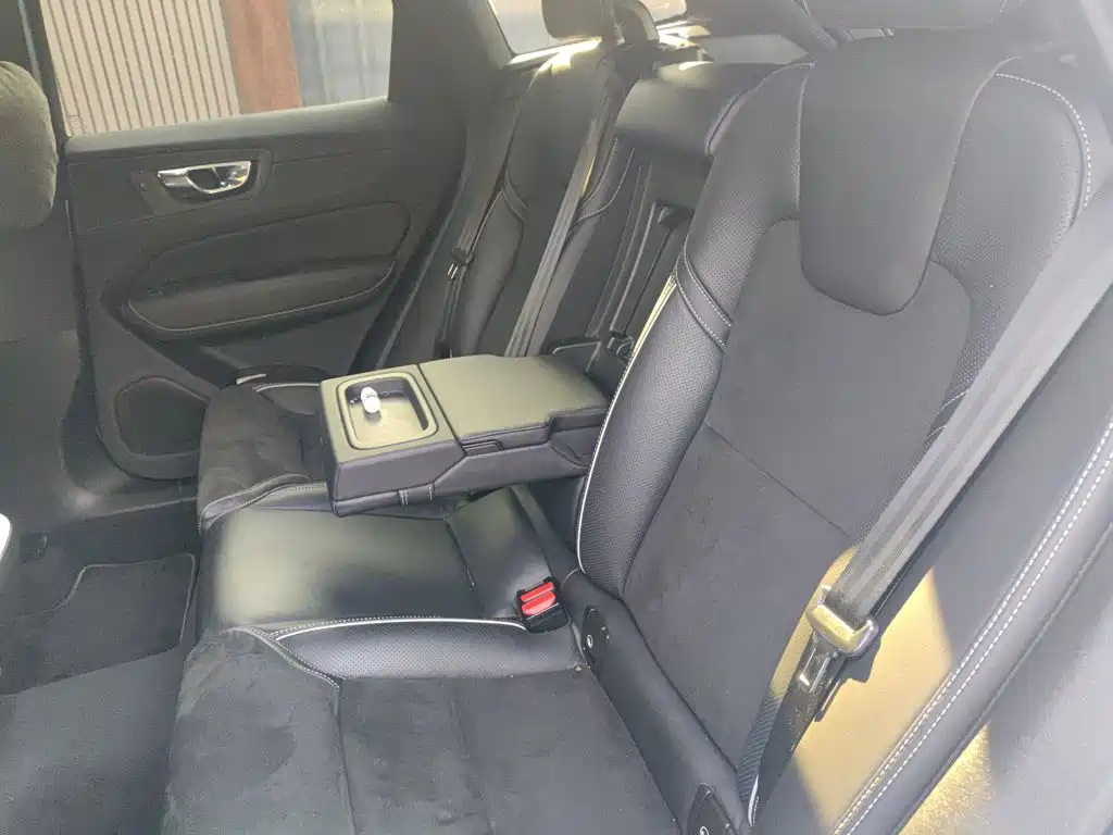 Volvo XC60 2019 — фото 15