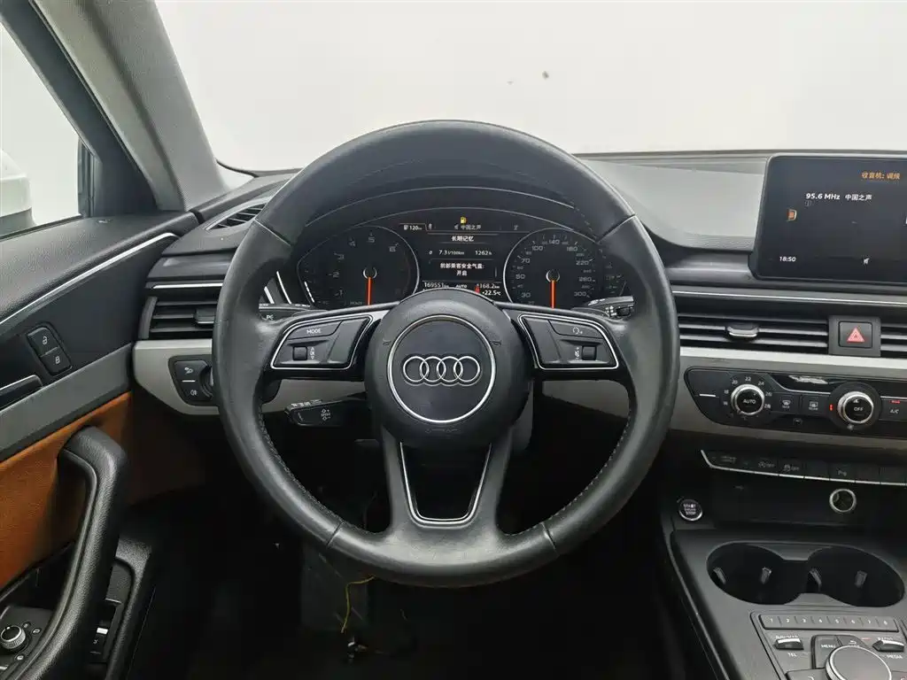 Audi A4L 2018 — фото 11