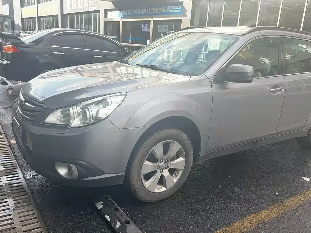 Subaru Outback 2010 — фото 1