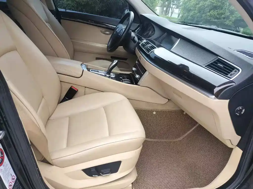 BMW 5 Series GT 2012 — фото 12