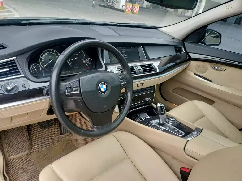 BMW 5 Series GT 2012 — фото 19
