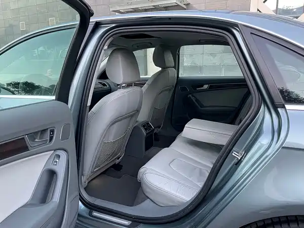 Audi A4L 2015