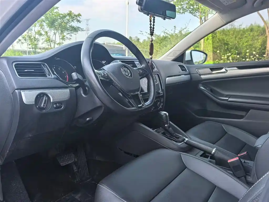 Volkswagen Sagitar 2019