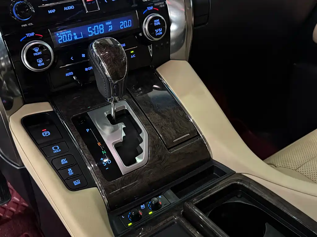 Toyota Vellfire 2021 — фото 11