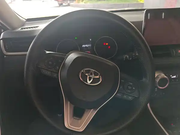 Toyota RAV4 2025
