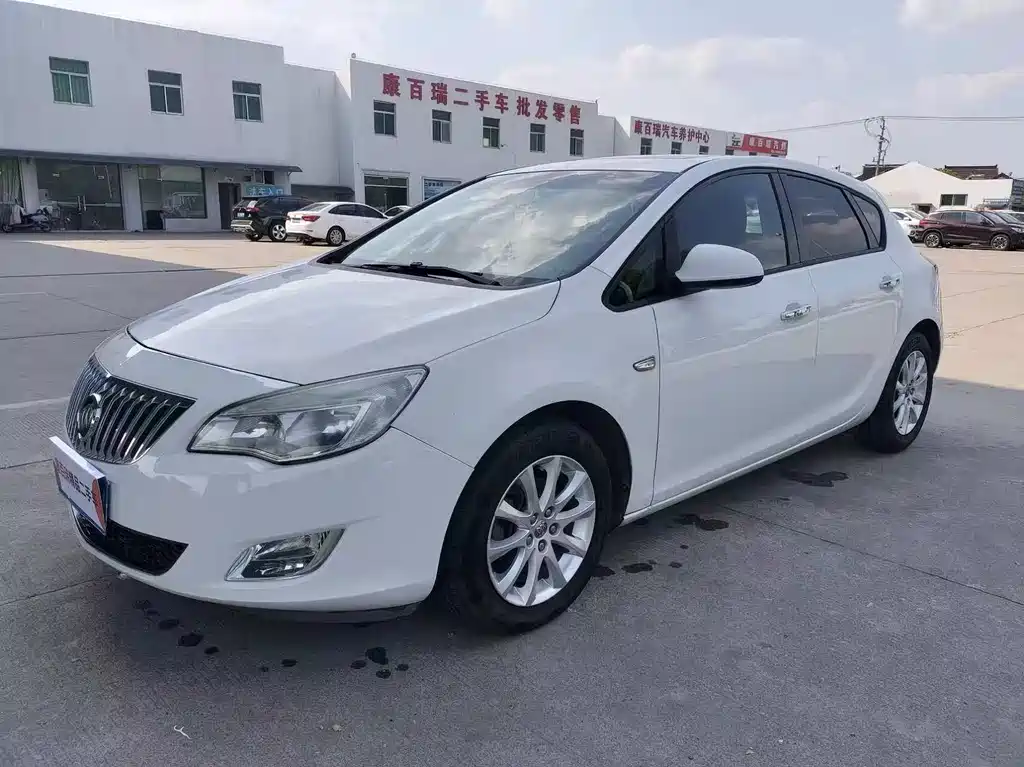 Buick Excelle 2015 — фото 1