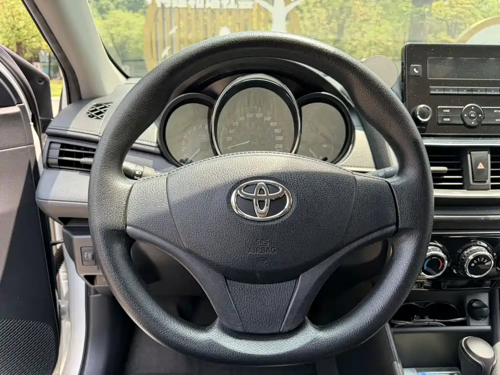 Toyota Yaris L 2020 — фото 13