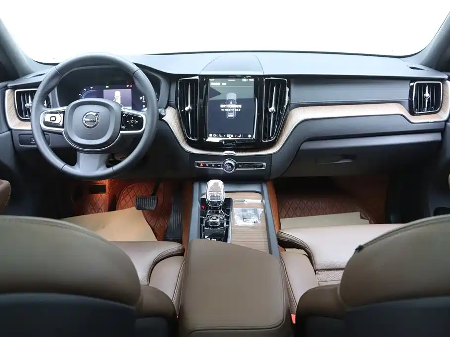 Volvo XC60 2024 — фото 22