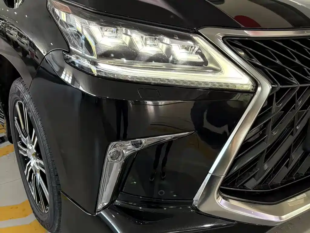 Lexus LX 2019 — фото 28