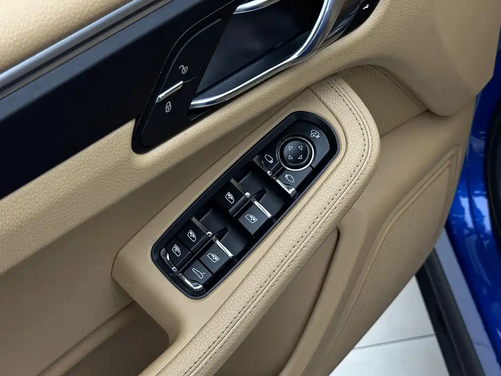 Porsche Macan 2017 — фото 28