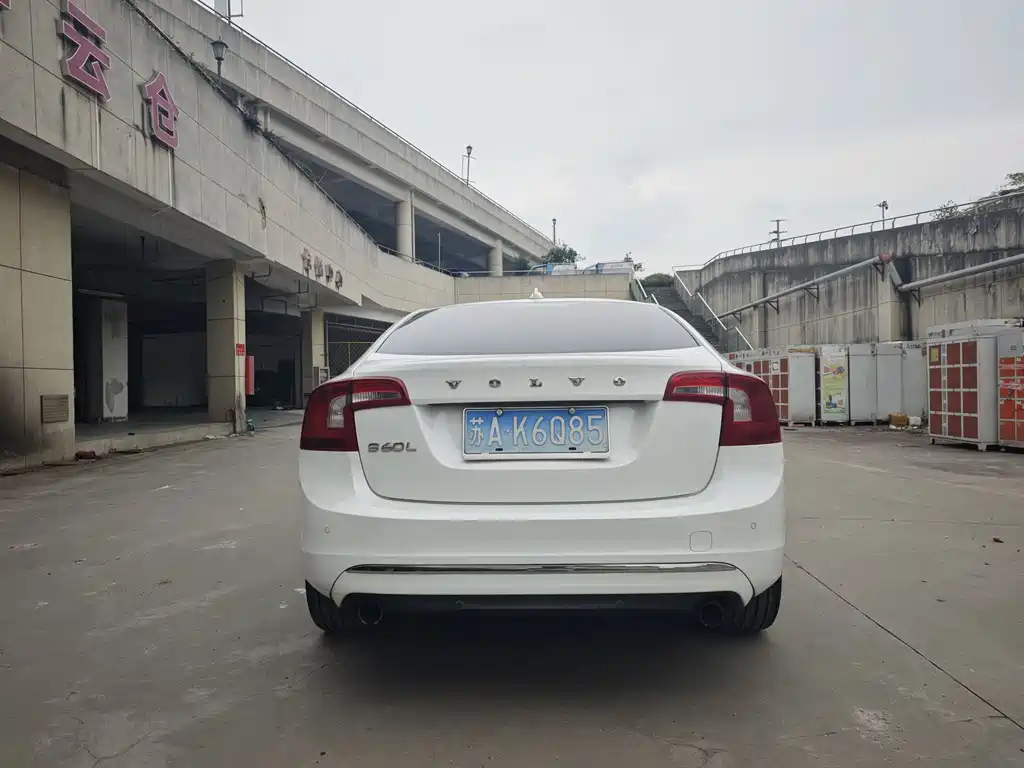 Volvo S60 2015 — фото 18