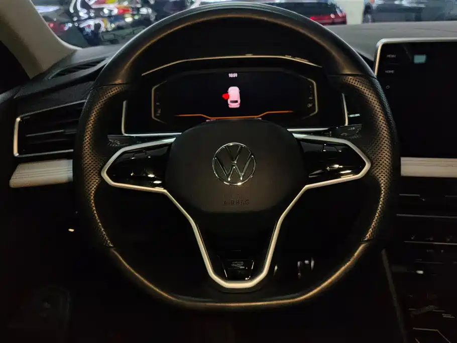 Volkswagen Tiguan L 2023 — фото 15