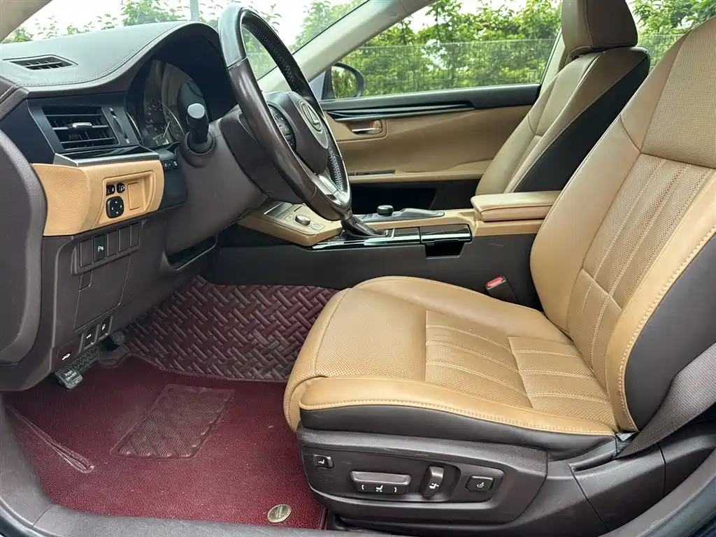 Lexus ES 2017 — фото 12