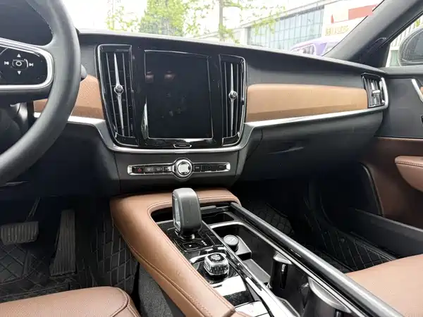 Volvo S90 2024