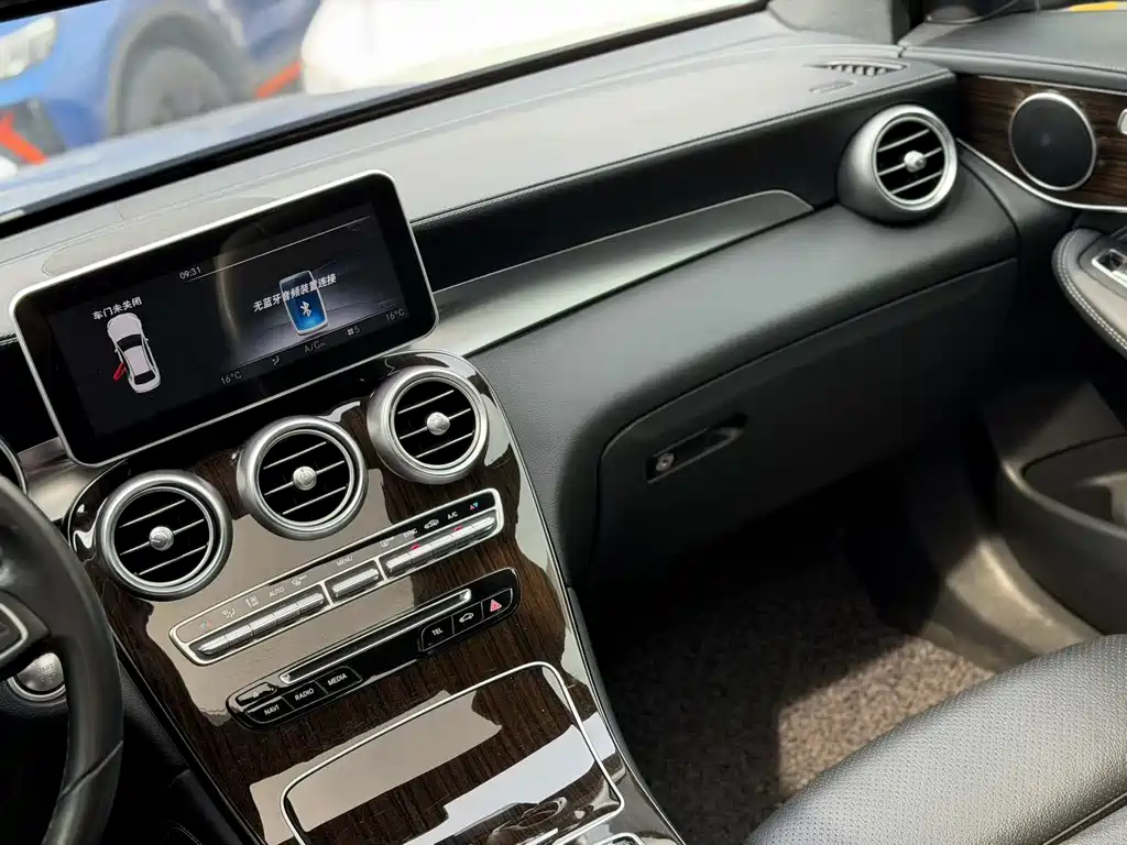 Mercedes-Benz GLC 2018 — фото 11