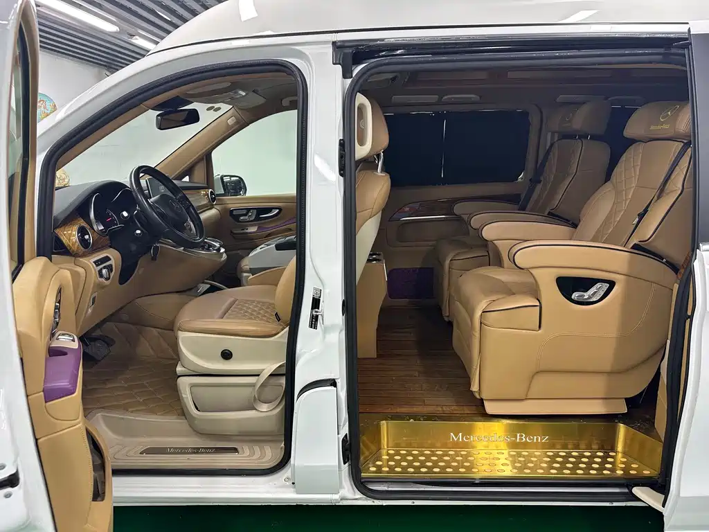 Mercedes-Benz V-Class 2019 — фото 10