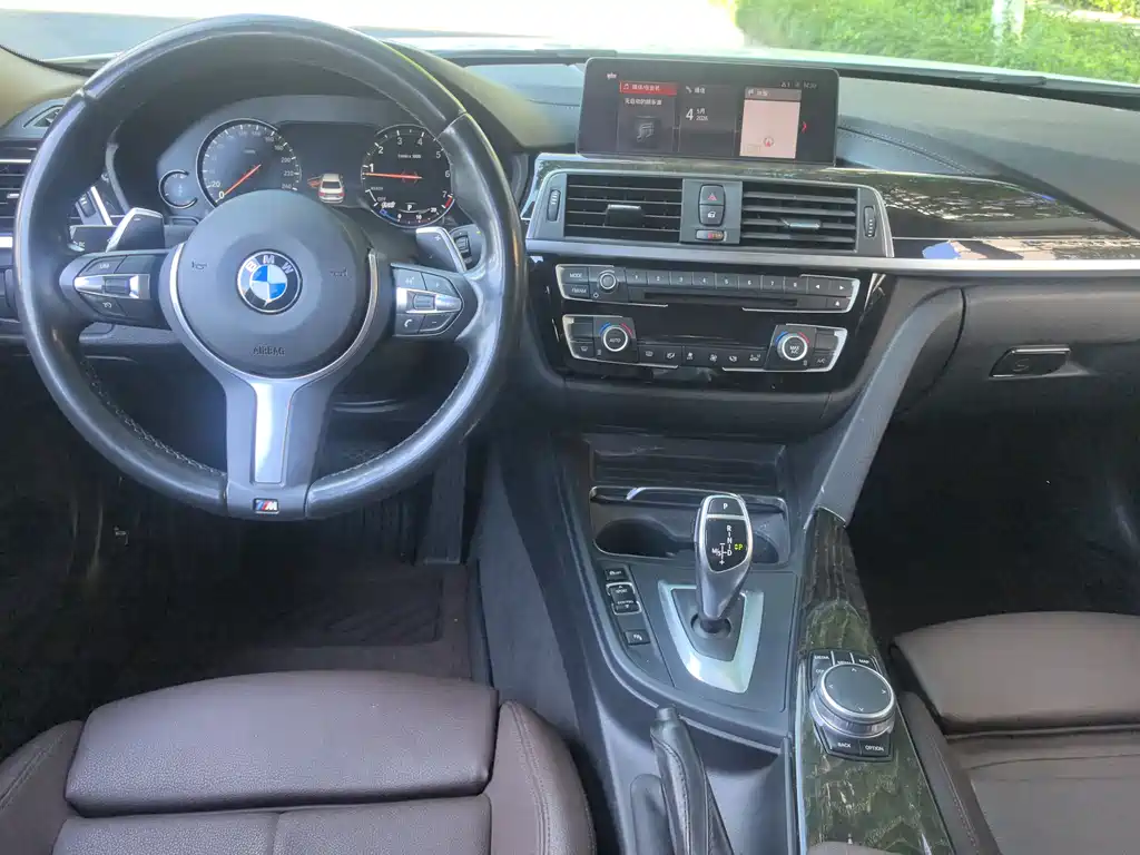 BMW 3 Series 2019 — фото 11