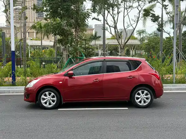 Nissan Tiida 2014