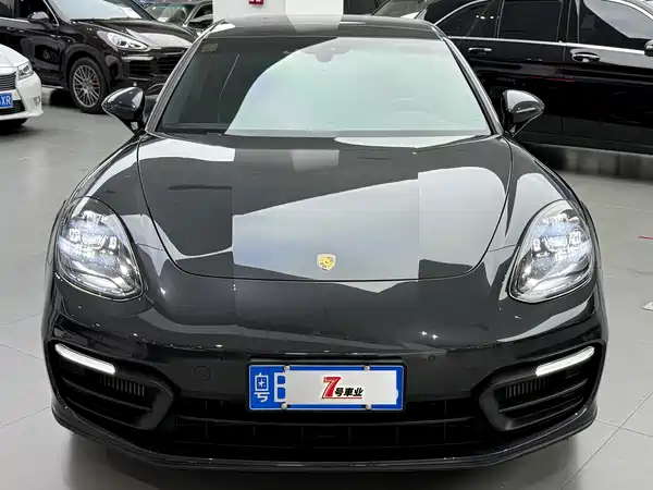 Porsche Panamera 2021