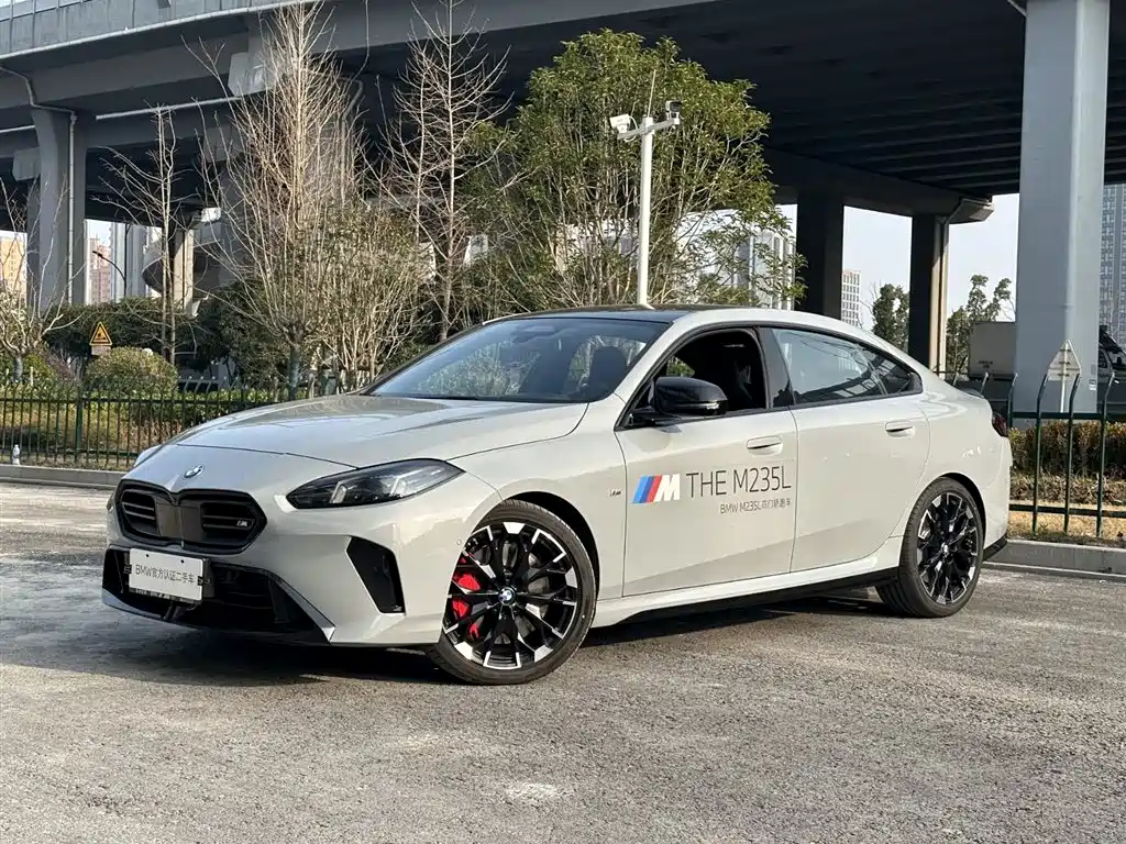 BMW M235L 2025