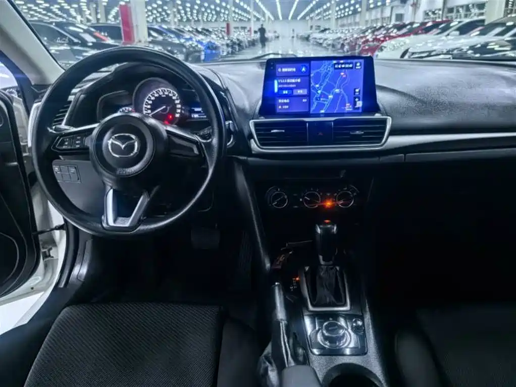 Mazda 3 Axela 2018 — фото 9