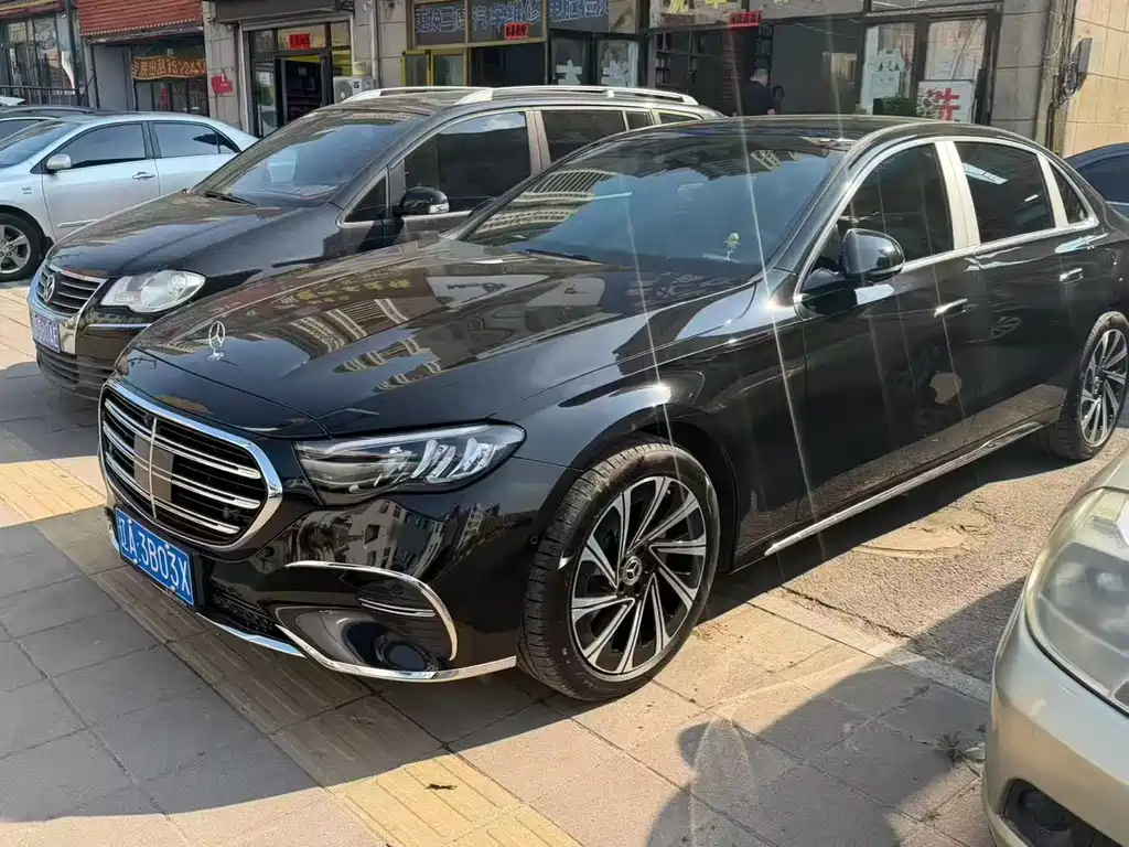 Mercedes-Benz E-Class 2025 — фото 1
