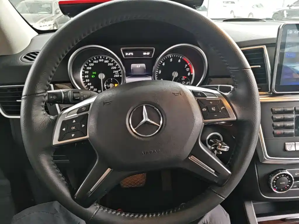 Mercedes-Benz M-Class 2015 — фото 11