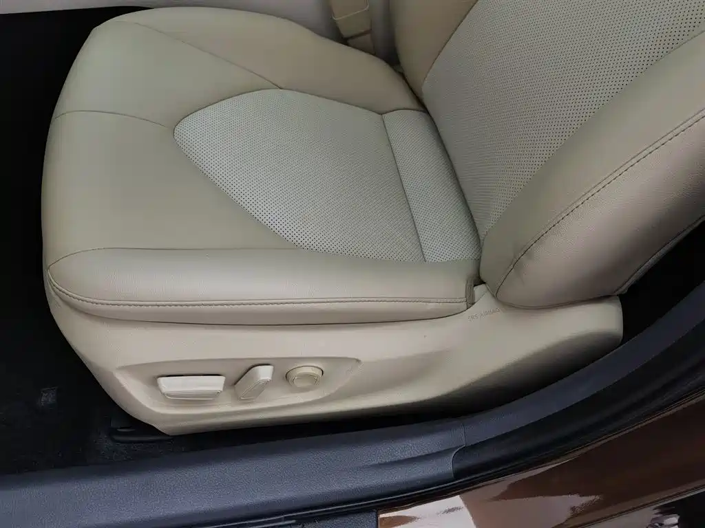 Toyota Camry 2018 — фото 20