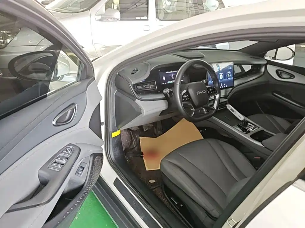 BYD Seal 07 DM-i 2025 — фото 16