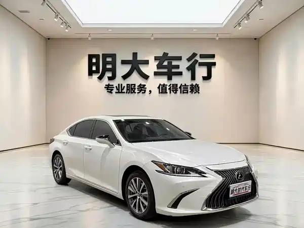 Lexus ES 2020