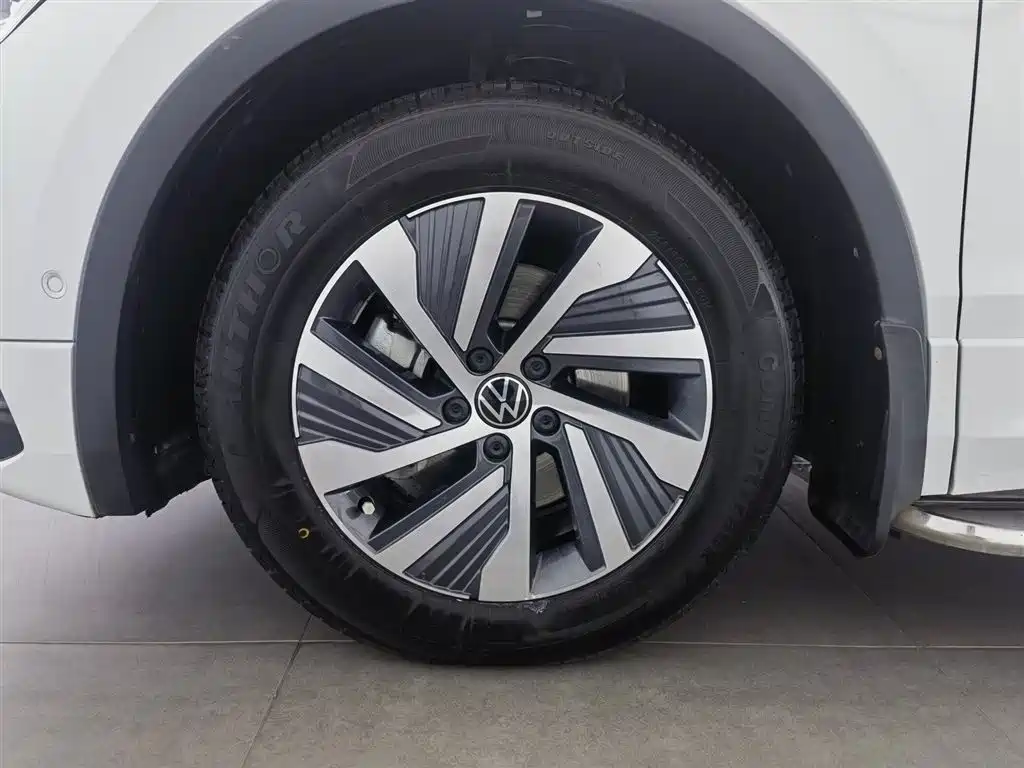 Volkswagen Tiguan L PHEV 2023 — фото 17