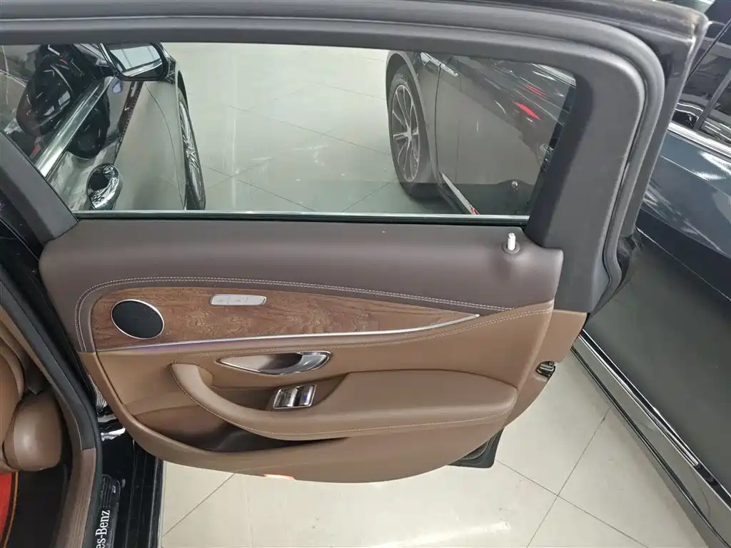 Mercedes-Benz E-Class 2022 — фото 16