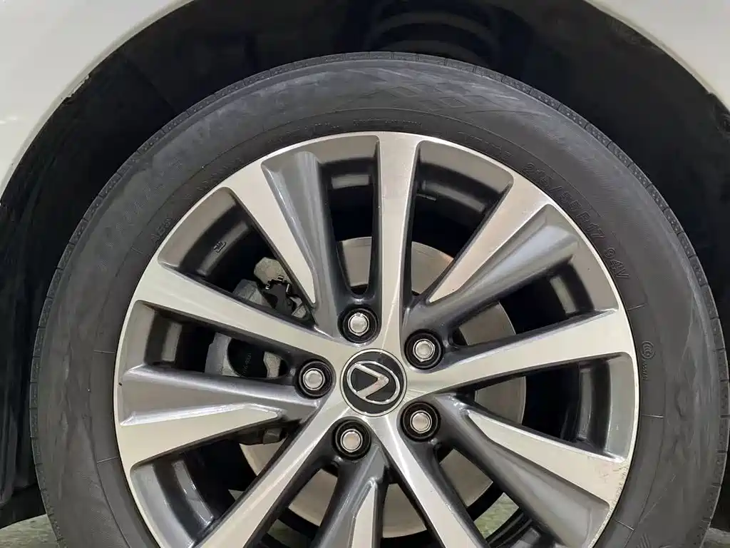 Lexus ES 2020 — фото 17