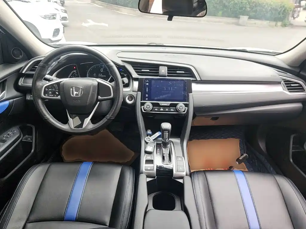 Honda Civic 2018 — фото 10