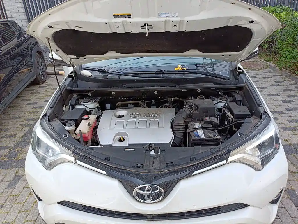 Toyota RAV4 2017 — фото 11