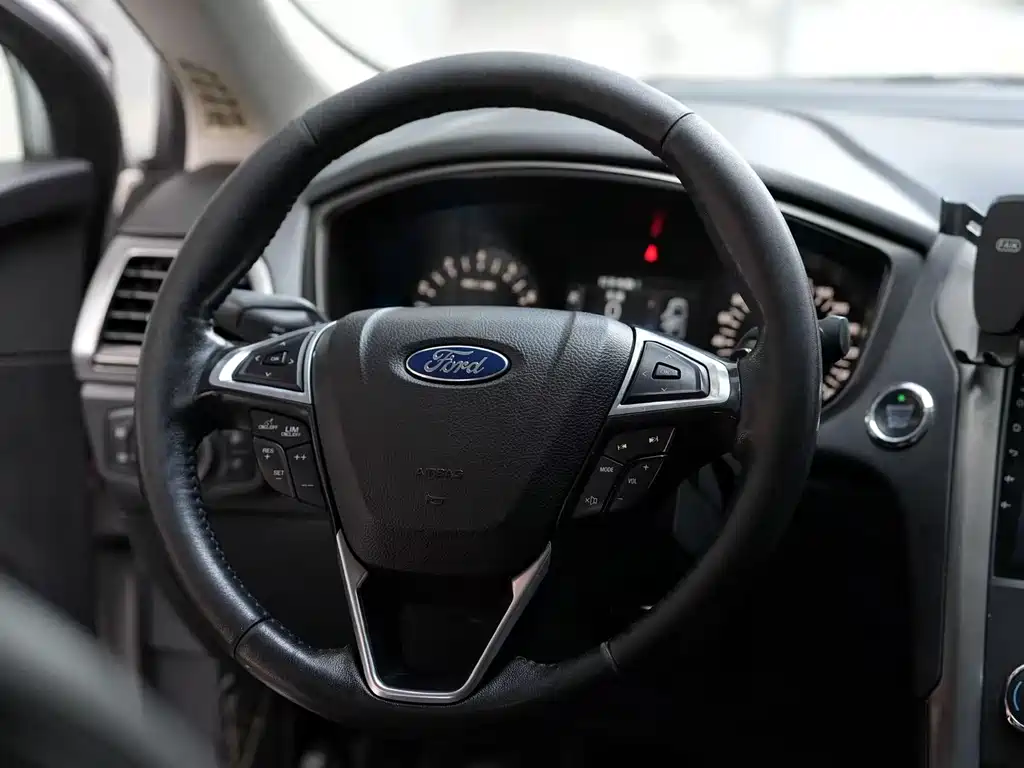 Ford Mondeo 2018 — фото 10