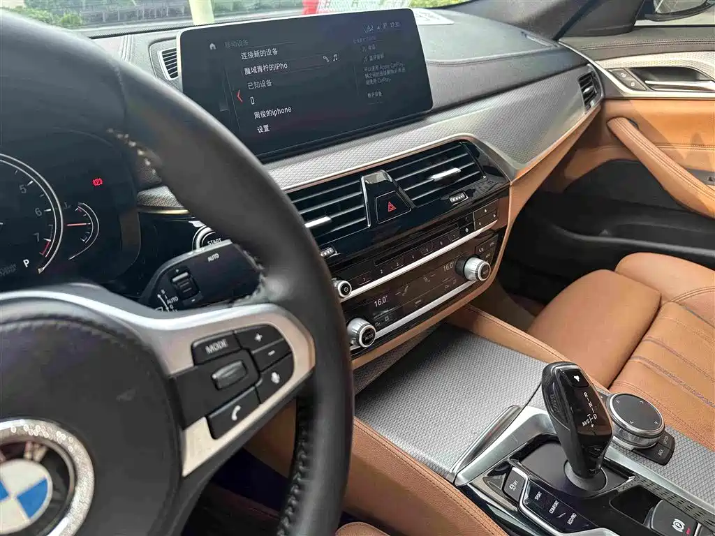 BMW 5 Series 2018 — фото 12