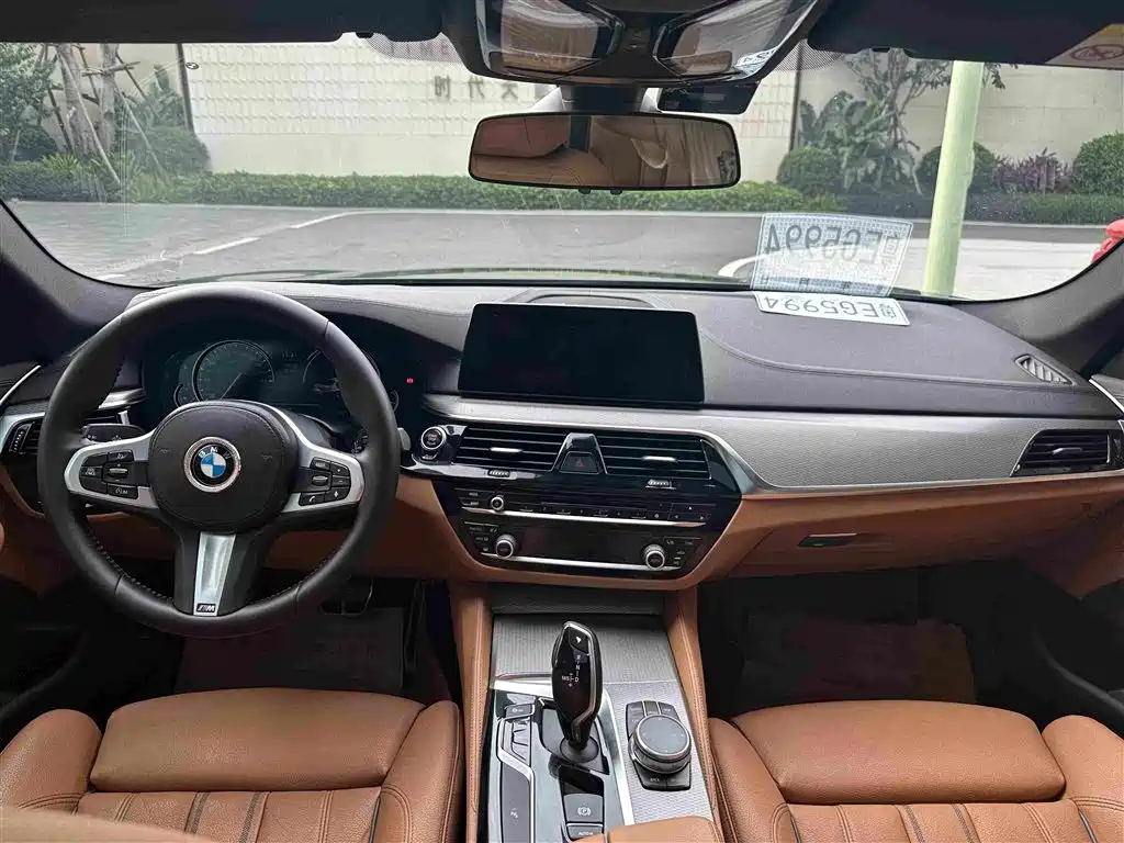 BMW 5 Series 2018 — фото 5